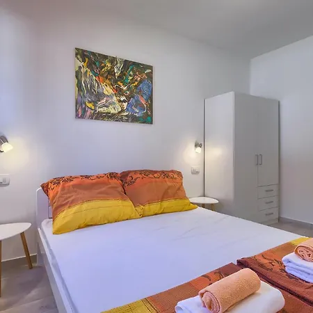 Trusina 펜션 풀라