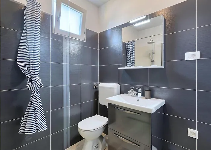 Trusina 펜션 풀라